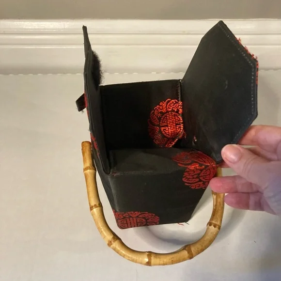 SOLD🖤Tozai Home 
Chinese Takeout Hand Bag 
Purse 
Red & Black 
Bamboo Handle. - Picture 2 of 9